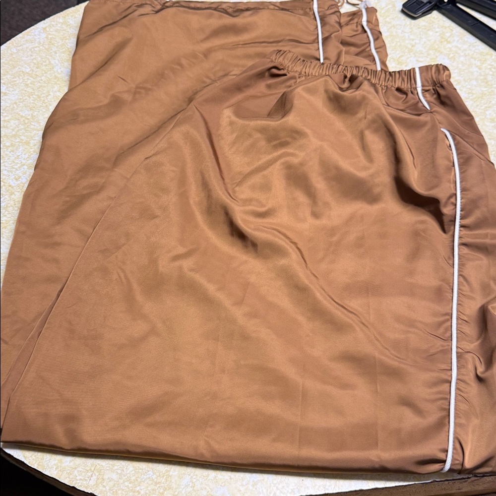 NWT Brown Wide Leg Track Pants with White Piping - Picture 4 of 4